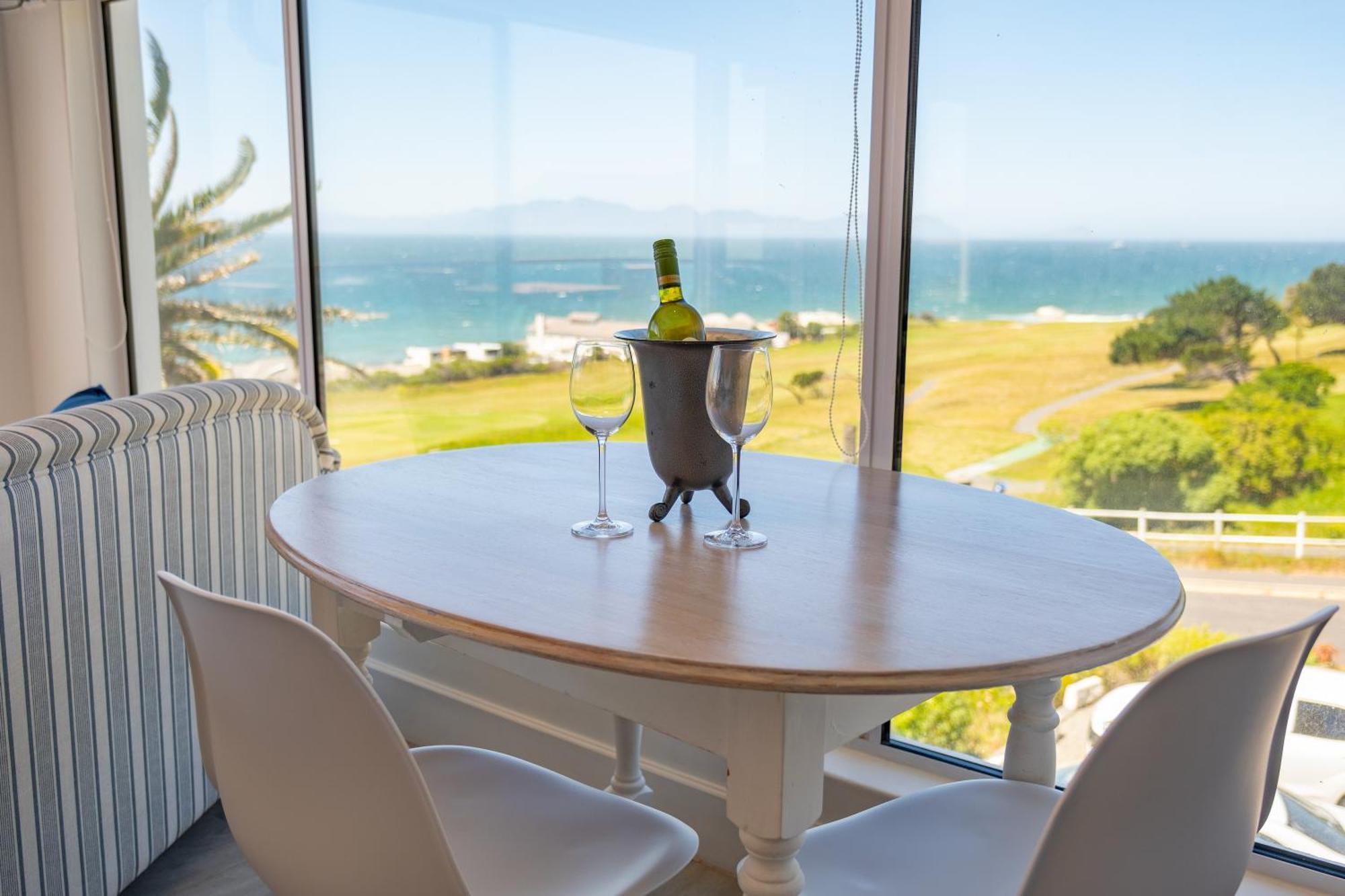 Penguins View Guesthouse Simon's Town Exterior photo